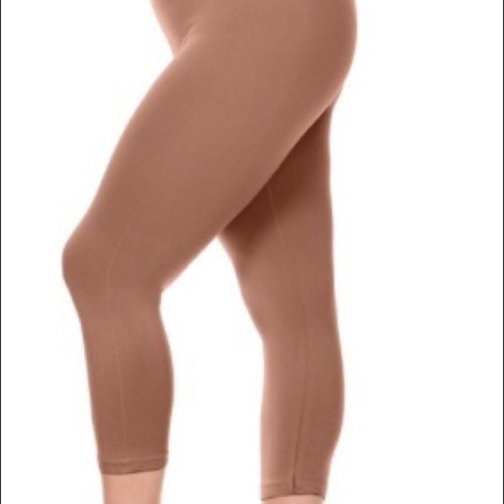YELETE Women's Basic Stretch Seamless High Waist Tights Pants Beige Tan NWT.
